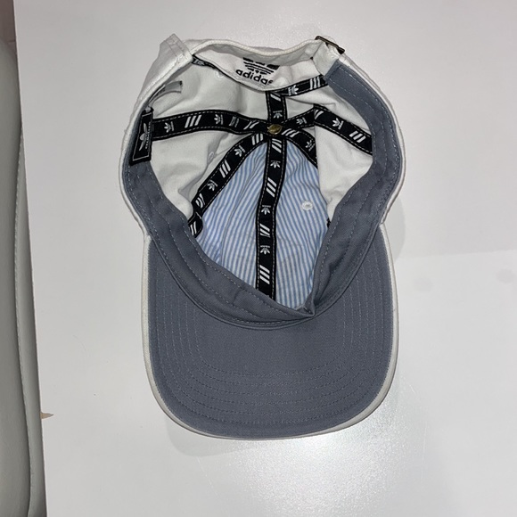 Womens White Adidas Cap - Picture 2 of 2
